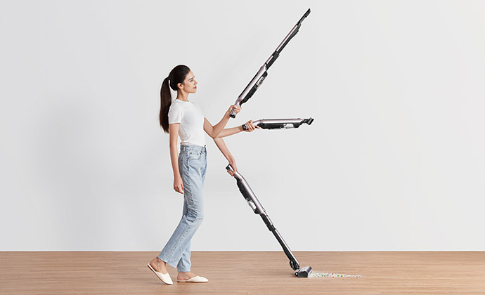 正好母亲节了，店员推荐我们这款Shark吸尘器，在日本非常有名气，小巧轻便，自集尘而且不缠毛发